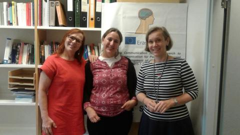 Marina con profesoras del departamento de logopedia de la Universidad de Helsinki